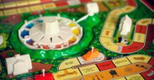 令和版人生ゲームはキャッシュレスに 紙幣廃止・フォロワー数で勝負